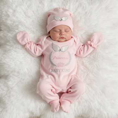 Sortie de clinique princesse rose : idées de tenue bébé élégante et douce