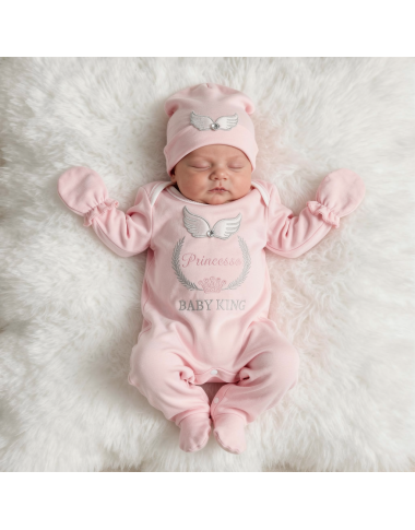 Sortie de clinique princesse rose : idées de tenue bébé élégante et douce